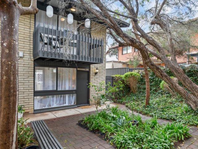 Stylish Townhouse Living in a Stunning Garden Setting!