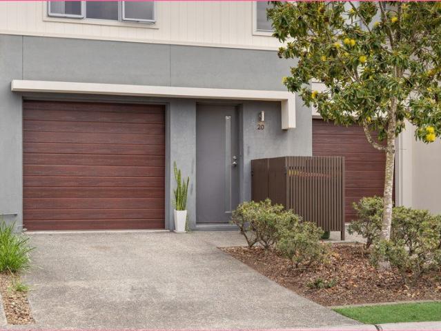 Stylish Townhouse Living In Small Complex