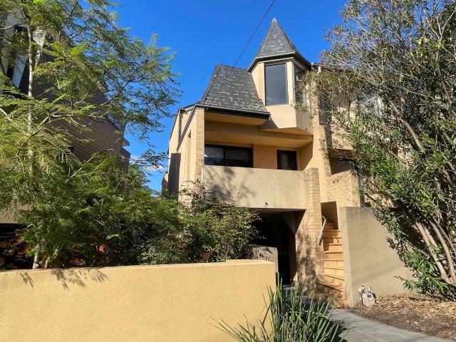 Stylish Living in St Kilda East