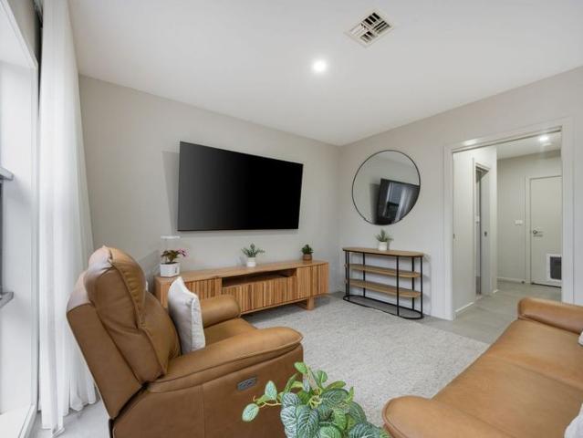 Stylish Townhouse Living in Queanbeyan East