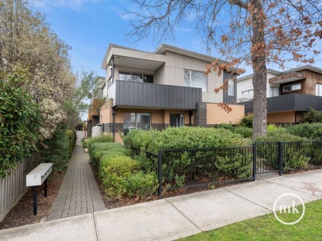 Stylish Townhouse Living in Watsonia Perfectly Located!