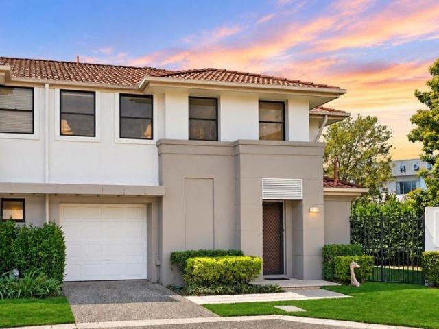 Stylish Townhouse Living in the Heart of Robina