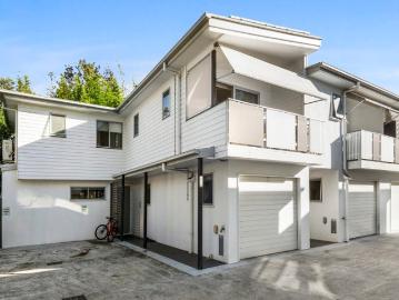 Stylish Townhouse Living In The Heart of Sherwood