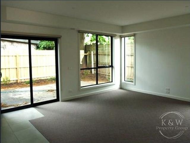 Stylish Townhouse Living in the Heart of Tyabb