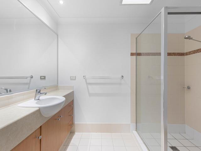 Stylish Townhouse Living in the Heart of Varsity Lakes