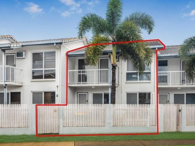 Stylish Townhouse Living with Private Courtyard