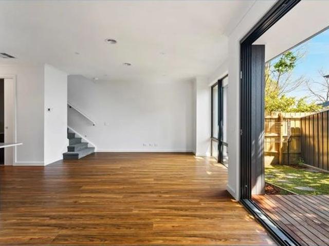 Stylish townhouse located in the heart of Croydon