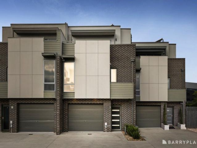 Stylish Tri Level Living in a Prime Riverside Location