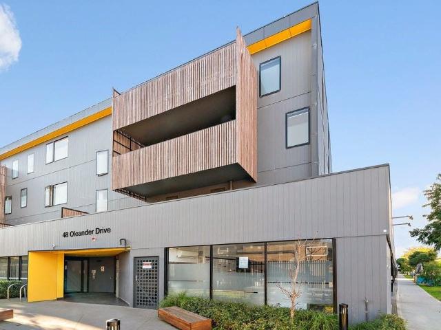 STYLISH UNIT, GREAT LOCATION