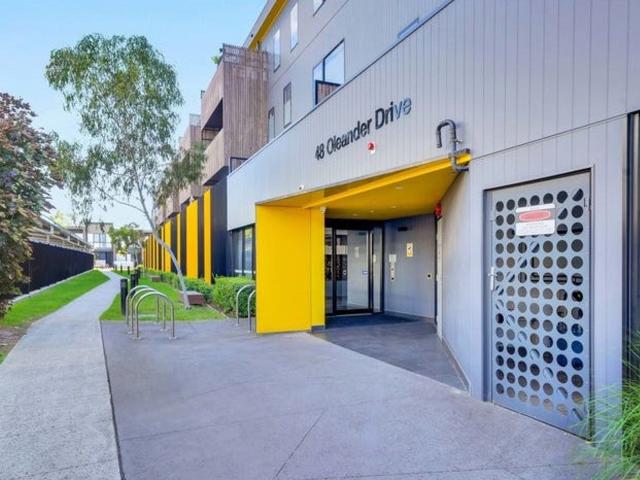 STYLISH UNIT, GREAT LOCATION