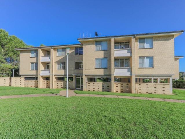 Stylish Unit in Sought After Location!