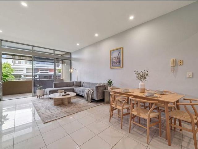 Stylish unit in superb location