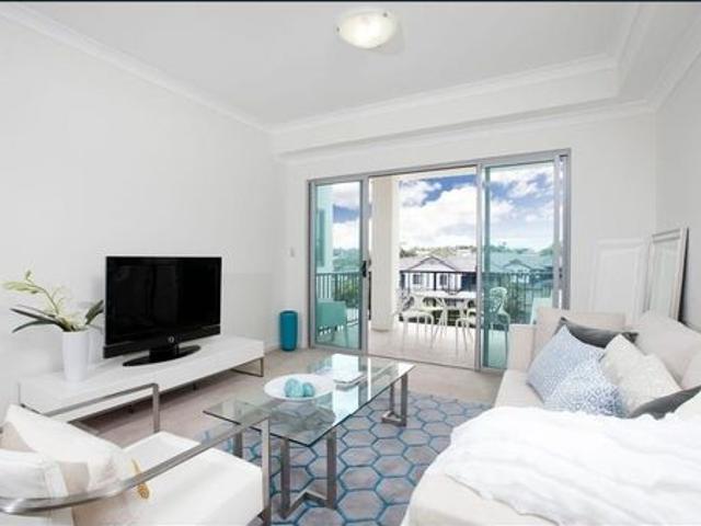 Stylish unit in perfect location