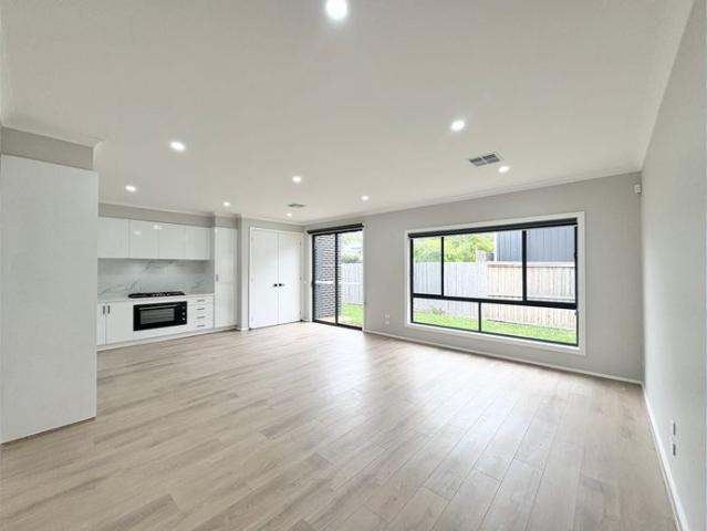 Stylish Unit in Prime Lara Location