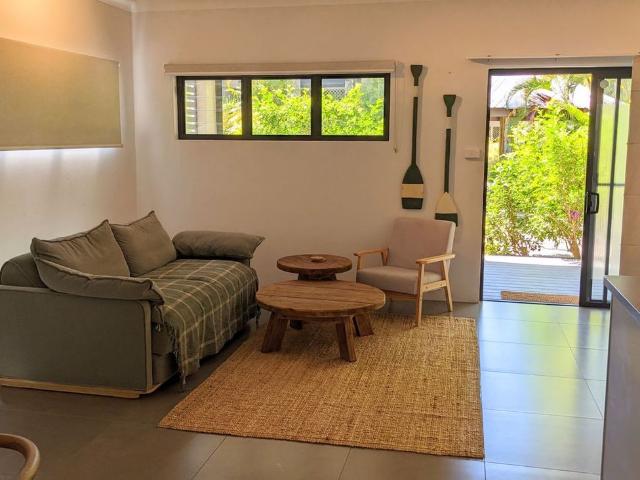 STYLISH UNIT IN TROPIC COURT