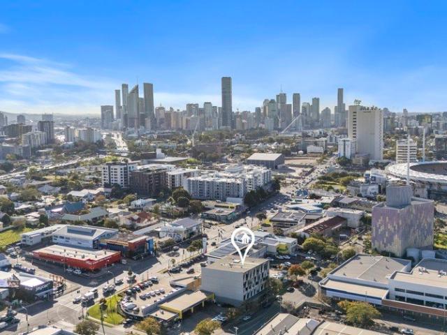 Stylish Unit with Gabba Views!
