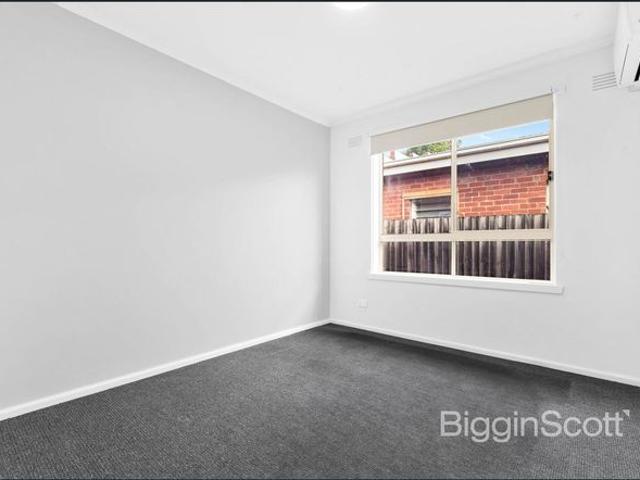 Stylish & Updated 2 Bedroom Home with Split Systems