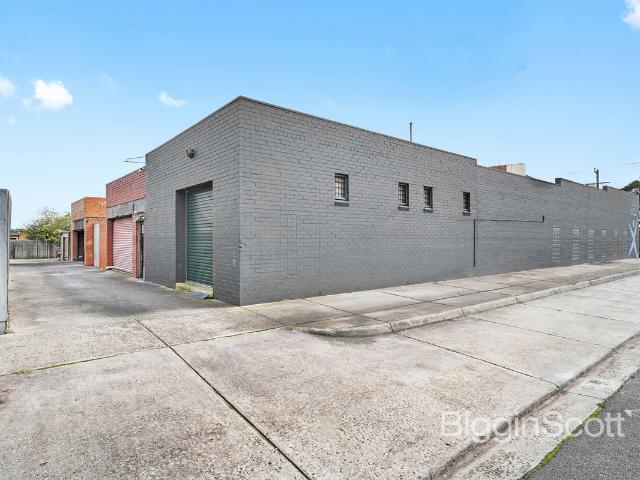 Stylish & Updated 2 Bedroom Home with Split Systems