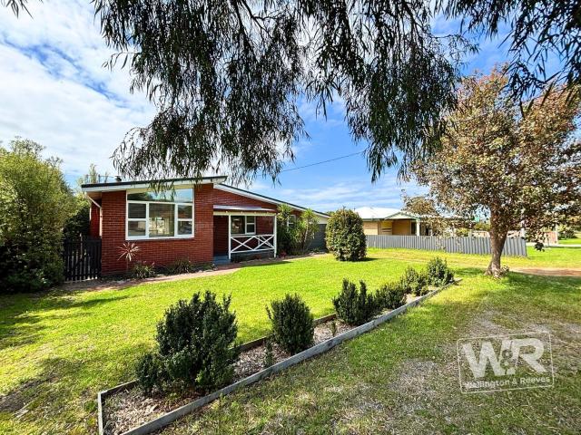 STYLISH, UPDATED HOME WITH POWERED WORKSHOP & PRIME LOCATION