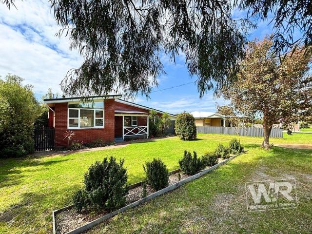 STYLISH, UPDATED HOME WITH POWERED WORKSHOP & PRIME LOCATION