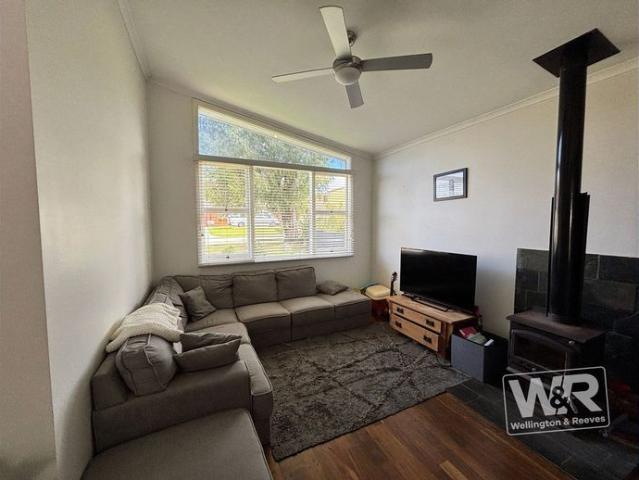 STYLISH, UPDATED HOME WITH POWERED WORKSHOP & PRIME LOCATION