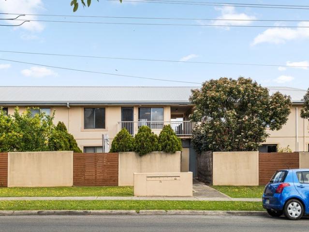 Stylish Upstairs Living in a Convenient Location