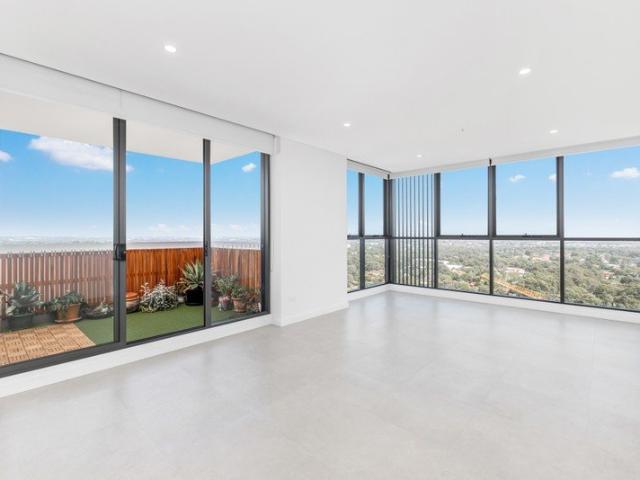 Stylish Urban Family Retreat with Panoramic Views