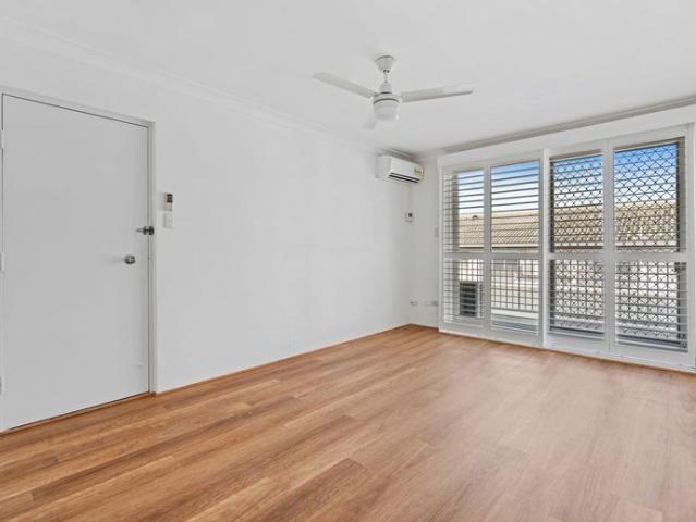 Stylish Urban Unit in Annerley