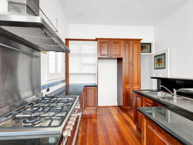 STYLISH VICTORIAN IN PRIME LIFESTYLE LOCATION