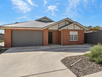 Stylish Villa with Views to Willans Hill and an Unbeatable Location