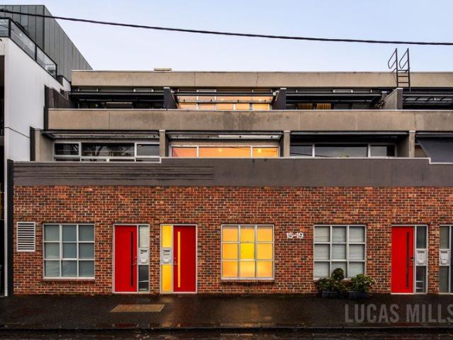 Stylish Warehouse Living in a Perfect Position