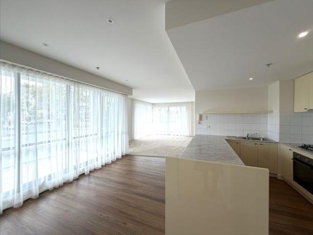 Stylish Waterfront Apartment in Central Geelong