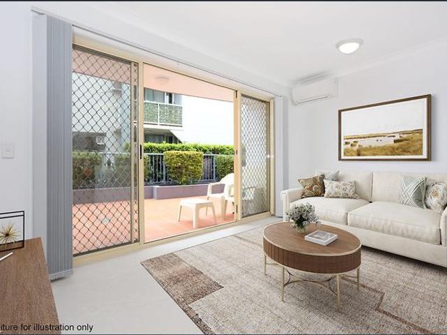 Stylish Waterfront Living – Fully Renovated
