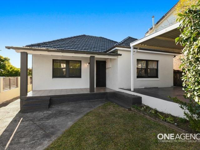 Stylish & Well Presented Home in a Convenient Hurstville Location!