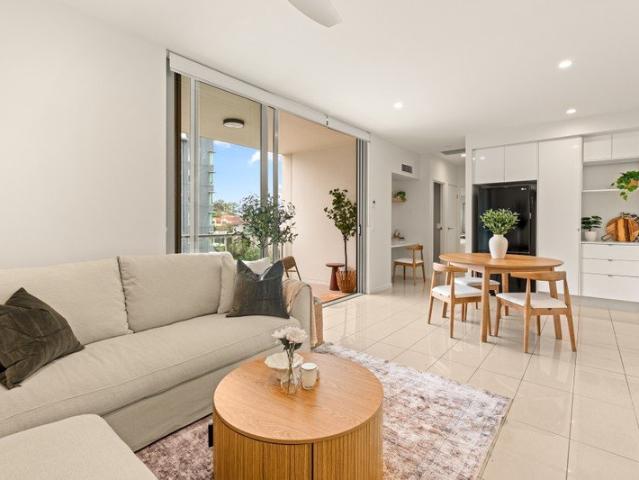Stylish West End Apartment in a Sought After Boutique Complex