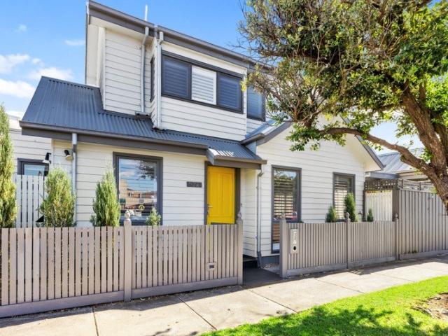 Fully Furnished Beachside Home Move Straight In