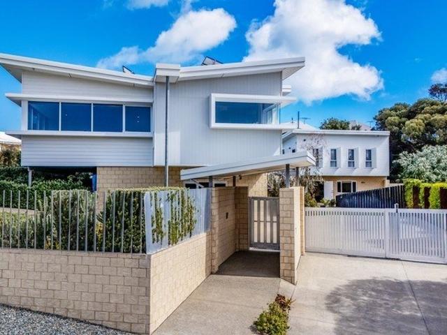 HOME OPEN CANCELLED Stylish Young Beach House Footsteps to Melros Beach!