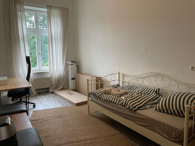 Stylish 110 sqm Furnished Altbau Apartment with Balcony in Prime Leipzig Süd Location, Leipzig Amsterdam Apartments for Rent