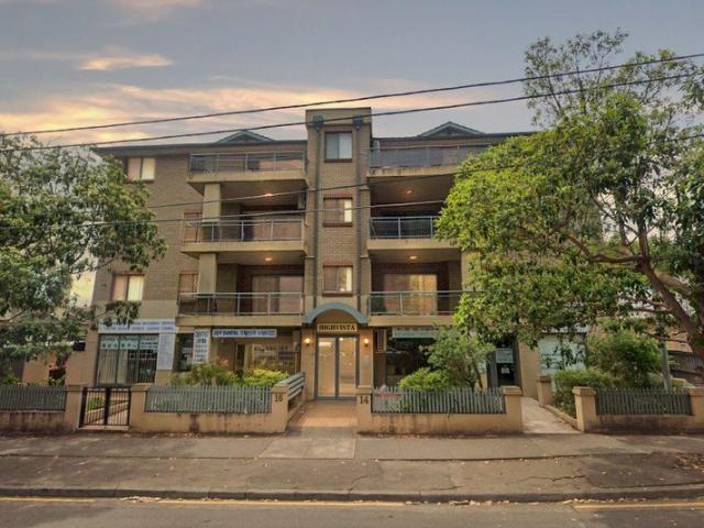 Stylish 123sqm Apartment with Large Balcony & Lock Up Garage
