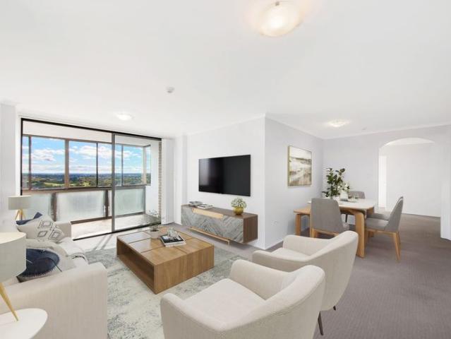 Stylish 12th Floor Apartment with Spectacular City & Water Views