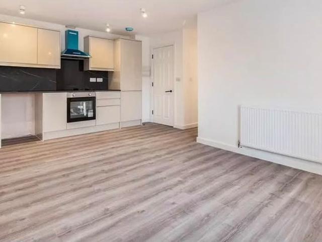 Stylish 1 Bed Apartment on Cobham Road, Fetcham