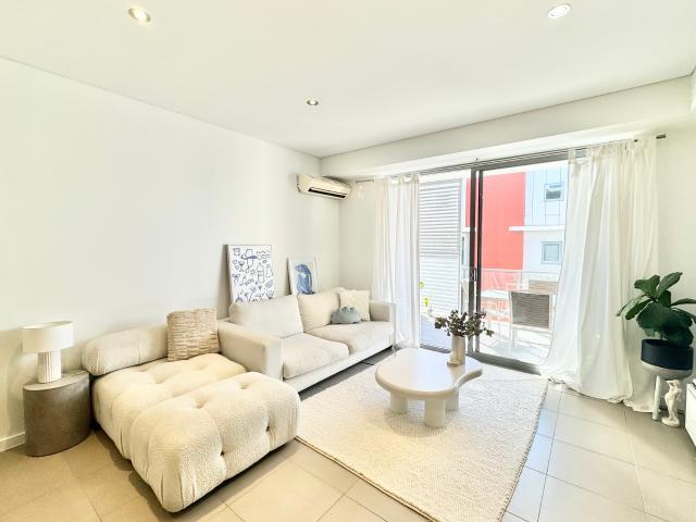 Stylish 1 bedder Convenient Location
