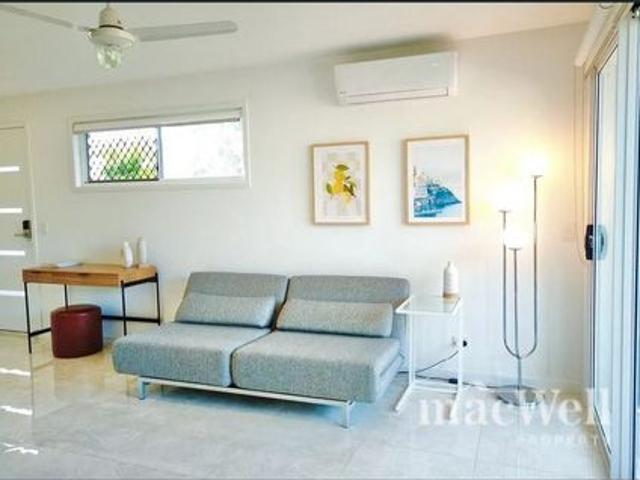 Stylish 1 Bedroom Townhouse in a Prime Location