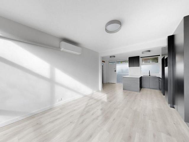 Stylish 1 Bedroom Unit – Excellent Location Comfort