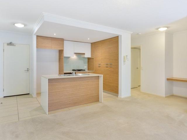 Stylish 1 Bedroom Unit in the Heart of Labrador