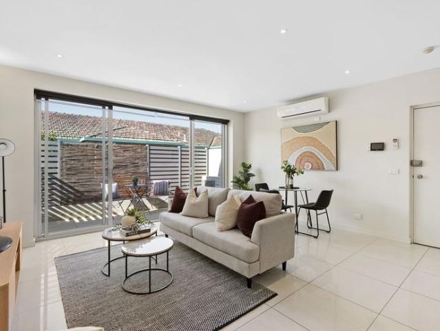 Stylish 1 Bedroom Unit with Secure Parking