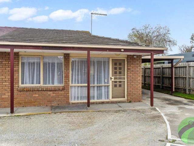Stylish 1 Bedroom Unit with Private Courtyard