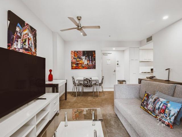 STYLISH 1 BEDROOM WITH CAR PARK