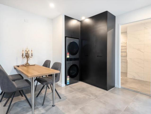 STYLISH 1 BEDROOM APARTMENT
