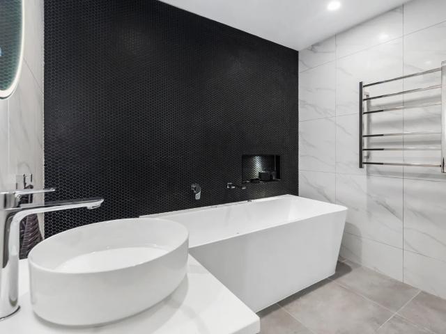 STYLISH 1 BEDROOM APARTMENT